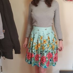 Floral/bumblebee print skirt